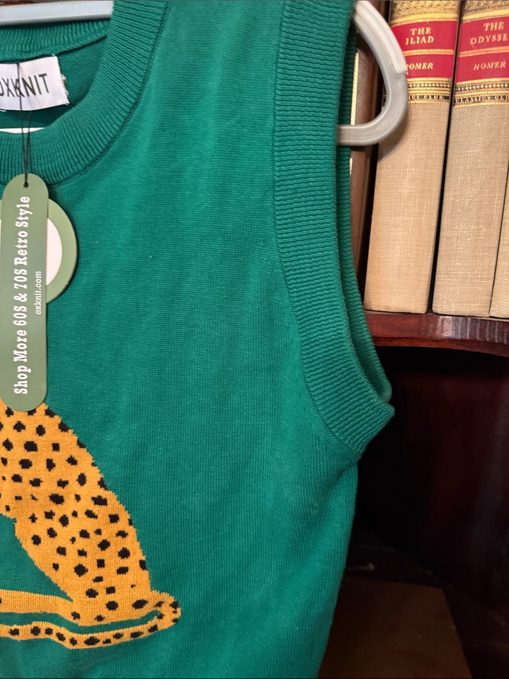 OXKNIT Green Sleeveless Tank Top with Yellow Cheetah Graphic - Picture 2 of 7